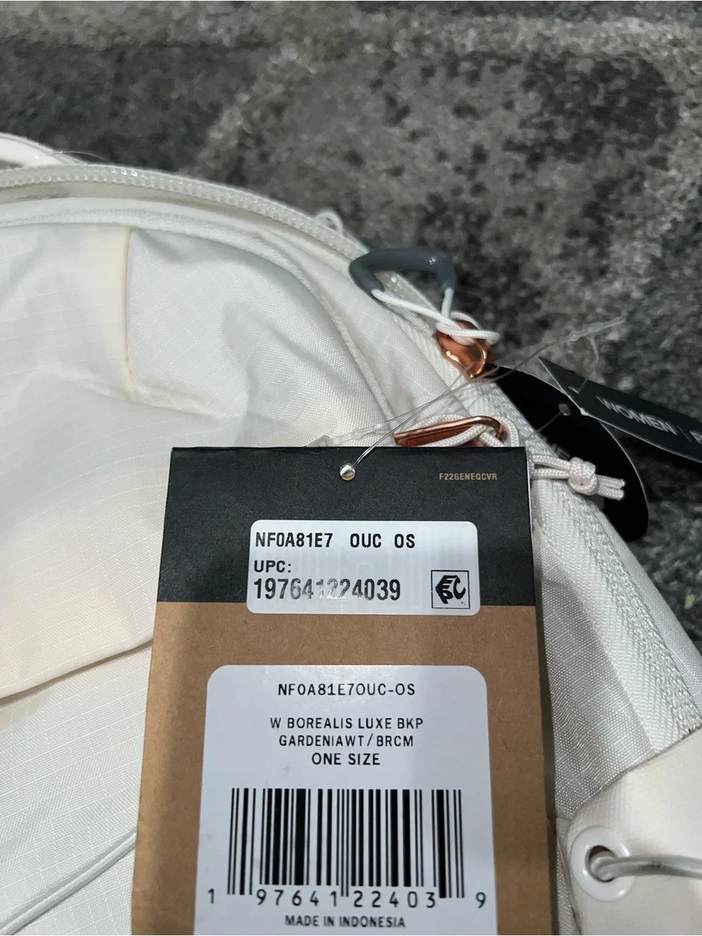 Women’s Borealis Luxe Backpack - 27L premium metallic accents.